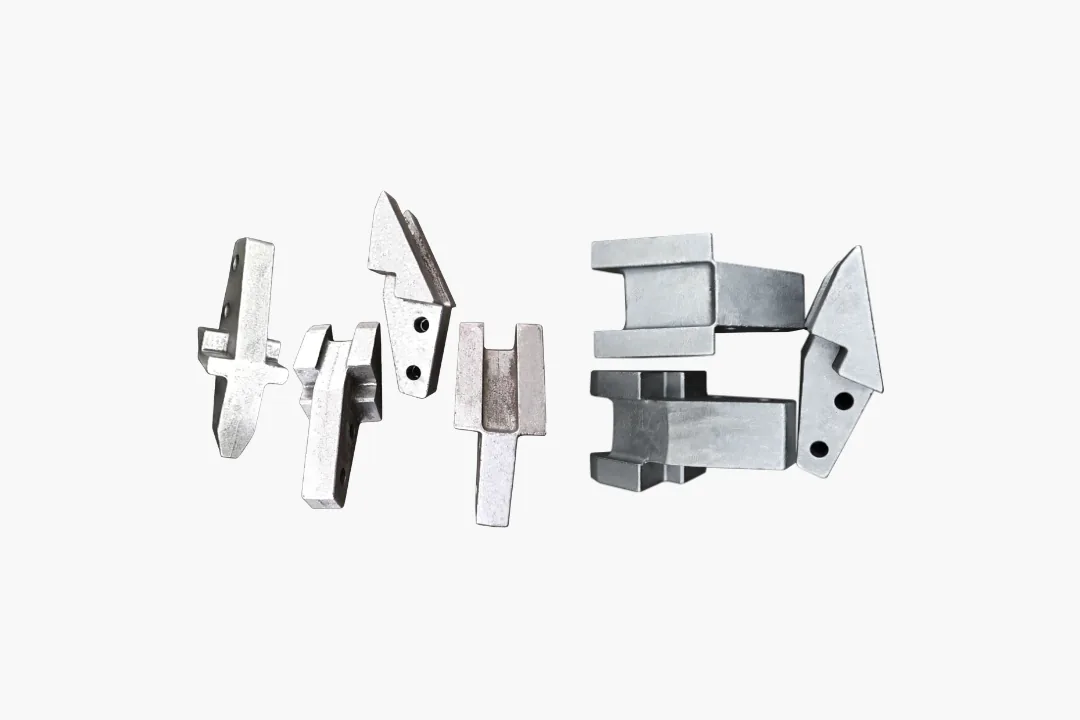 Bainitic steel bucket teeth and GET casting for heavy equipment