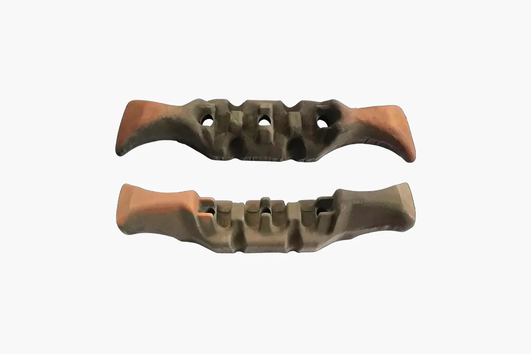 Bainitic steel scraper components for coal mining conveyor systems