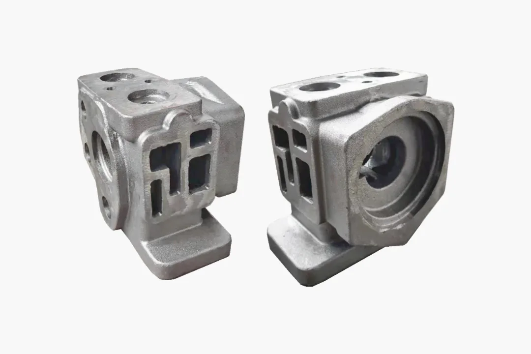 QT450-10 ductile iron Type 120 air-brake main valve body casting for railway freight wagon braking systems.