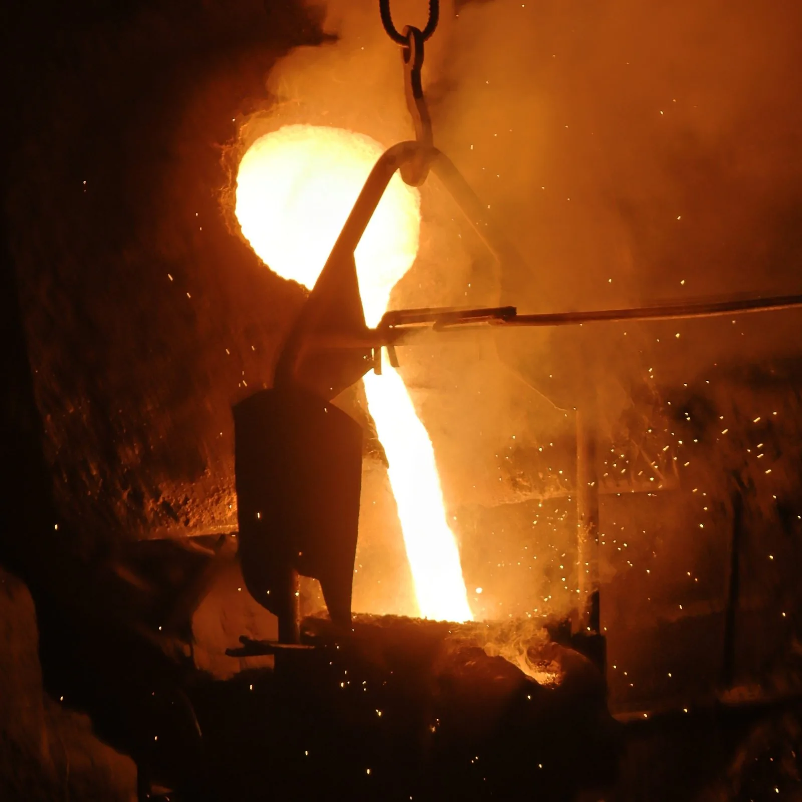 High-purity alloy melting and tapping